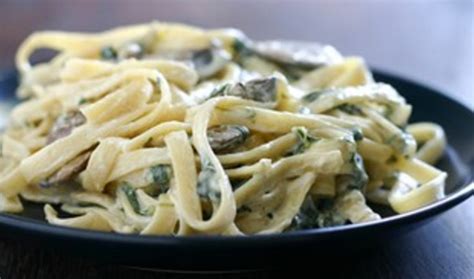 Fettuccine alfredo with mushrooms - The Jerusalem Post