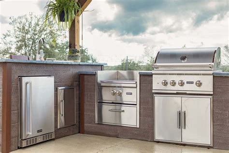 Outdoor Kitchen Concrete: 4 Compelling Reasons to Consider One & 3 Unique Options