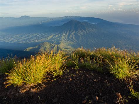 MLDSPOT | Sedang Waspada, Inilah Keindahan Gunung Agung Bali