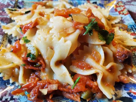 One of Our Most Delicious Pasta Recipes: Spicy Pasta - The Vegetarian Cooking Couple