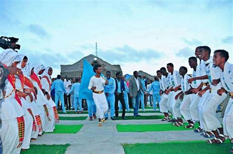 Dhaanto ,a traditional folk dance in Somalia | Oromo people, Somali clothing, Somali