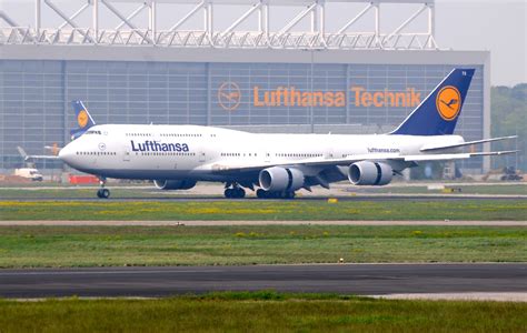 First Lufthansa 747-8i Landing | Boeing 747