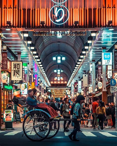 Vibrant Photos Capture the Energy of Tokyo Nightlife