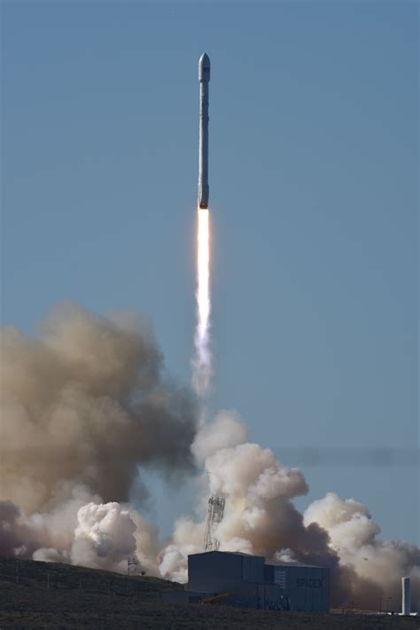 Falcon 9 launches from Vandenberg AFB > Air University (AU) > Air University News