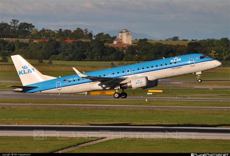 Embraer 190-100STD - PH-EZI operated by KLM Cityhopper taken by Niki Kapsamunov (photoID 2944 ...