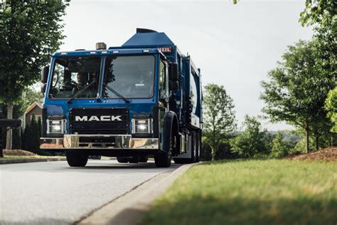 Choosing a Mack Engine for Your Truck | TEC Equipment