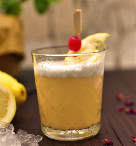 Whiskey Sour: Easy Cocktail Recipe 🥃 The BEST Variations