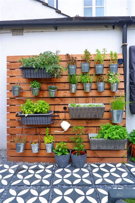 DIY Herb Wall | Herb garden wall, Small garden design, Diy herb garden