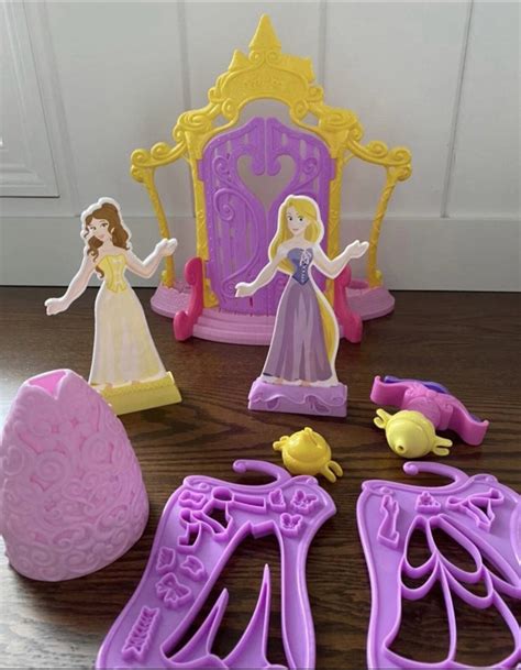 Play-Doh Disney Princess Design-a-Dress Boutique.