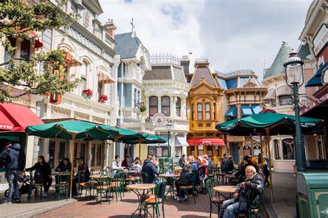 Disneyland Paris Main Street USA Guide: Things to Do, Where to Eat & More! - Geek Trippers