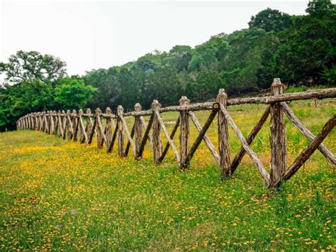 Rustic Garden Fence Designs; choose your favorite style