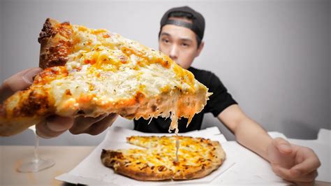 Pizza with 30 different types of cheese on it - YouTube