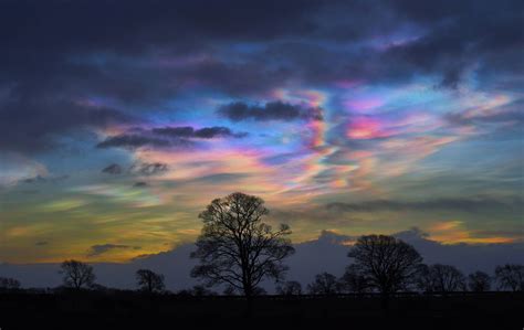 UK weather: These rainbow Nacreous clouds are beautifully haunting ...