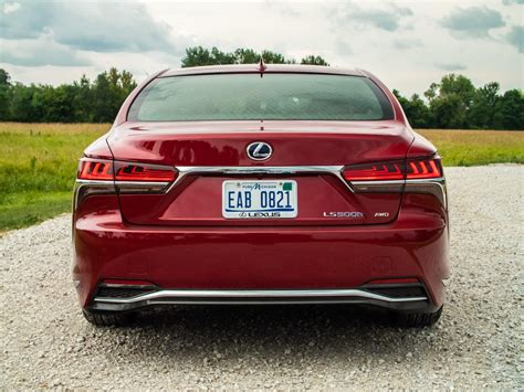 2019 Lexus LS 500h: A hybrid heart yields a more efficient luxury sedan - CNET