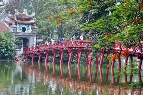 Hoan Kiem Lake Hanoi: Discover the symbol of the capital