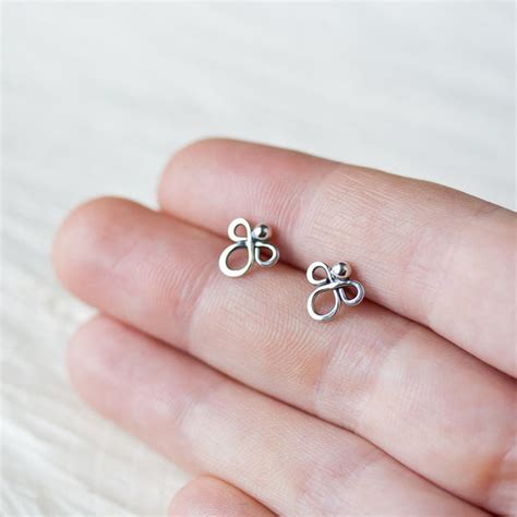 Small abstract sterling silver stud earrings – CookOnStrike