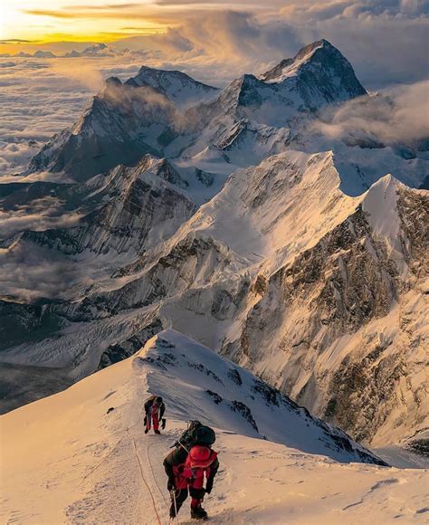 🔥 Sunrise from 8700m on Mount Everest : r/NatureIsFuckingLit