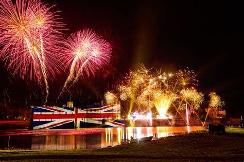 Bonfire Night: London fireworks displays