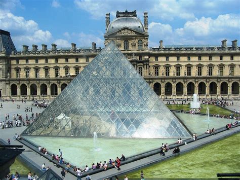 Louvre Pyramid Architecture