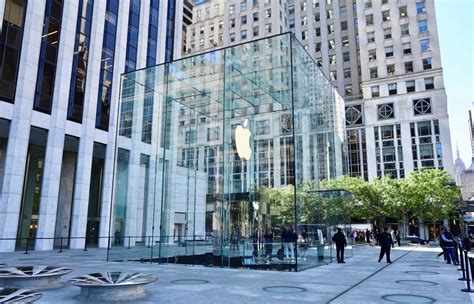 Inside Apple's redesigned 'cube' store in New York City | Engadget