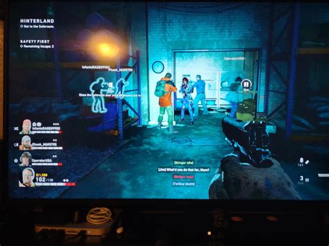 4 of us Random spawn at the beginning when 4 are already in the safe ...