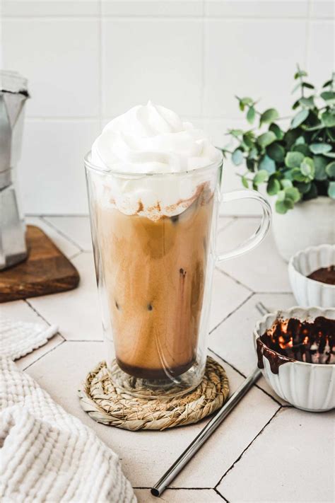 Easy 5-minutes Iced Mocha Latte Recipe - Sweetly Cakes