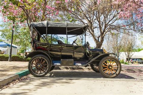 10 of the Oldest Cars in the World