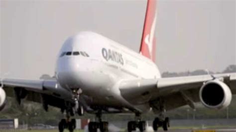 Amateur videos: Qantas A380 engine failure, emergency landing 4/11/10 - How Did It Happen? - YouTube