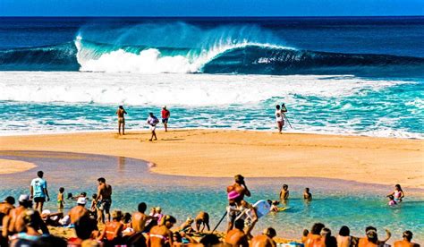 Banzai Pipeline in Oahu - Hawaiian Planner