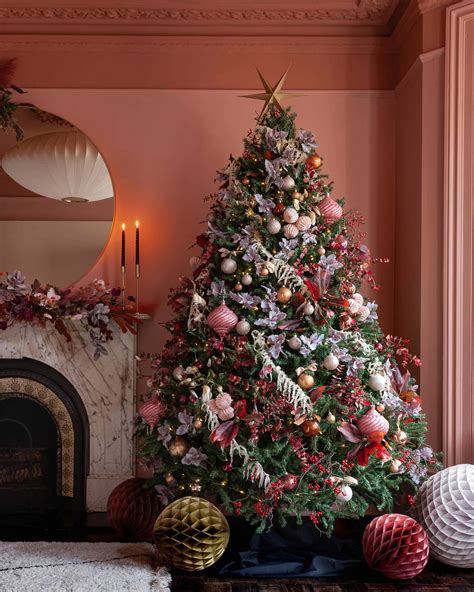 HOW TO STYLE YOUR CHRISTMAS TREE LIKE A PRO — Clea Broad