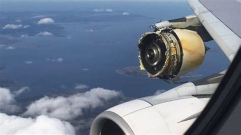 Air France Airbus A380 Catastrophic Engine Failure - YouTube