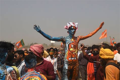 Huge crowd fetes India PM Narendra Modi at rally for key state poll | Al Arabiya English