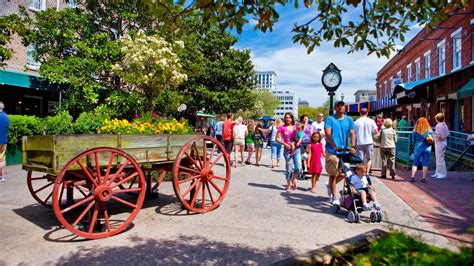 5 Things Not to Miss in Savannah's City Market | VisitSavannah.com