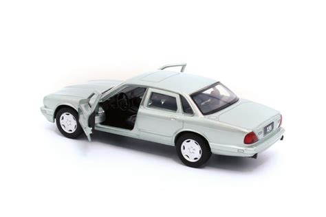 Jaguar XJ6, Seafrost Silver - Showcasts TM0001JA - 1/36 scale Diecast Model Toy Car ...