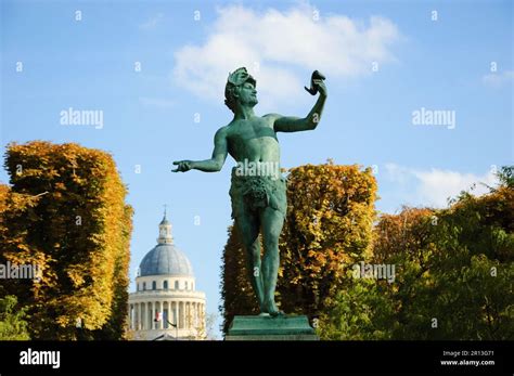 Ancient Selfie. Statue "The Greek Actor" in Luxembourg Gardens in Paris ...