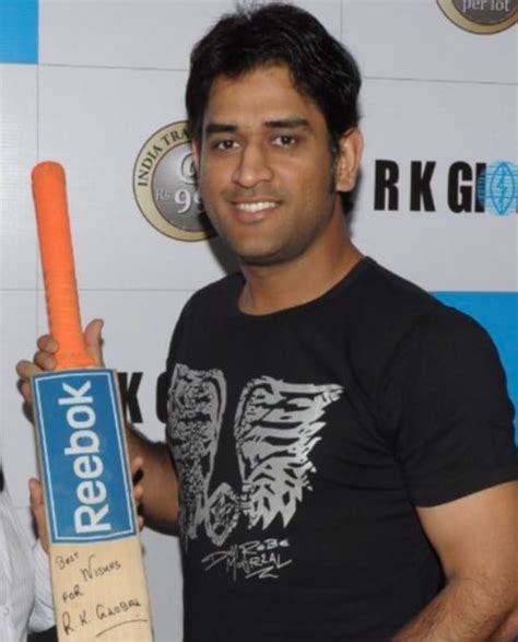 How The Bat Of MS Dhoni IN 2011 WC Final Made Guinness World Record