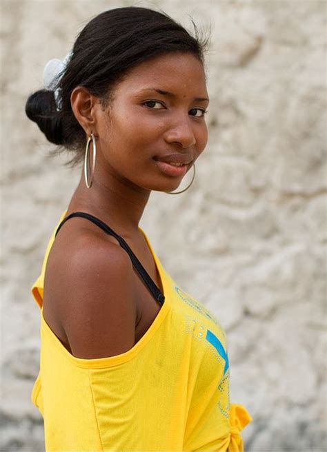 A Colombian Girl | Colombian girls, Human, Beautiful people