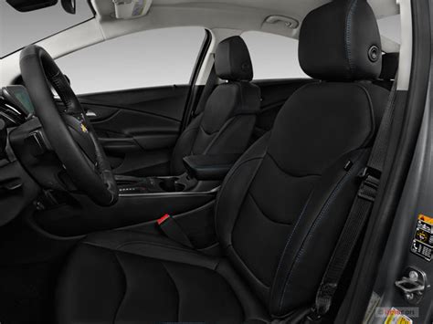 2018 Chevrolet Volt Interior | U.S. News & World Report