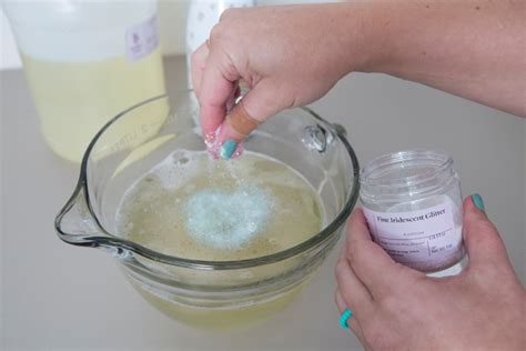 OMG! Learn How To Make Your Own Champagne Bubble Bath!