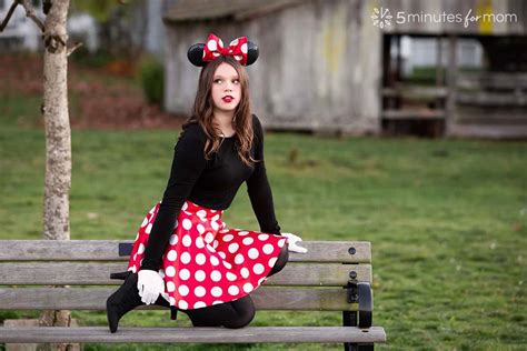 DIY Minnie Mouse Costume - How To Make A Minnie Mouse Skirt And Bow - 5 ...