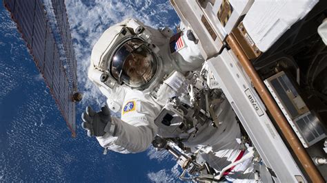 Watch two NASA astronauts work on ISS power system during spacewalk - CNET