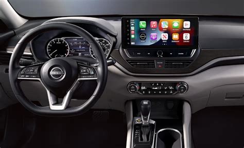 Nissan Altima Coupe 2022 Interior