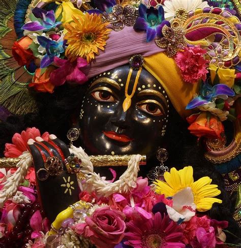 ISKCON VRINDAVAN Krishna Balaram Temple Daily Darshan Timings & Contact Address and Important ...