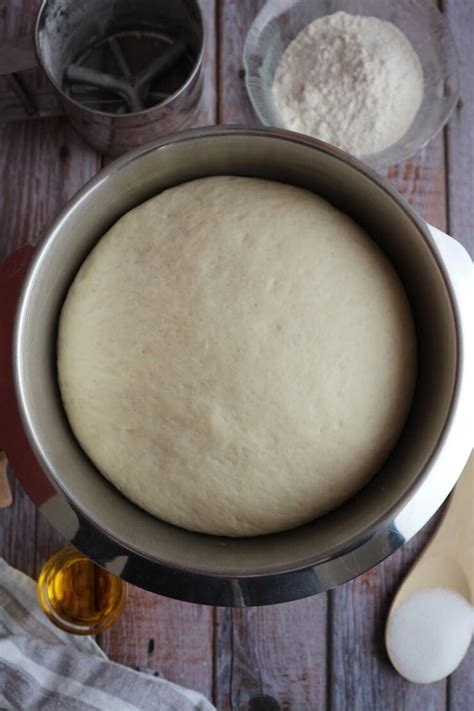 Basic yeast dough recipe – with many tips and vegan variant