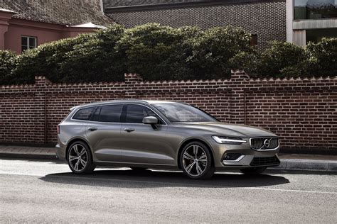 The new Volvo V60 is a sleek wagon with more semi-autonomy - The Verge