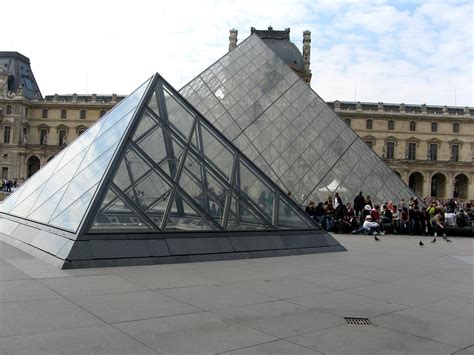 Louvre Pyramid Architecture