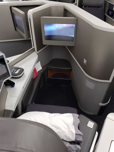 Airline Review: American Airlines – Business Class (Boeing 787 with Lie Flat Seats) : Frankfurt ...