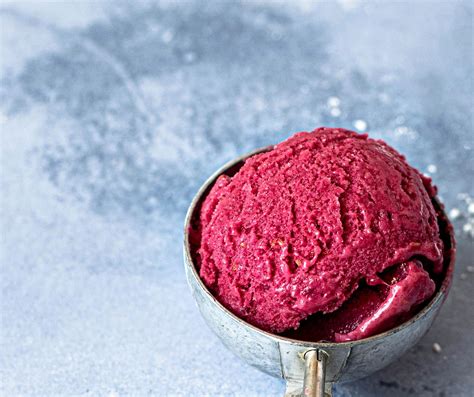 Homemade raspberry ice cream recipe | Premium Photo - rawpixel