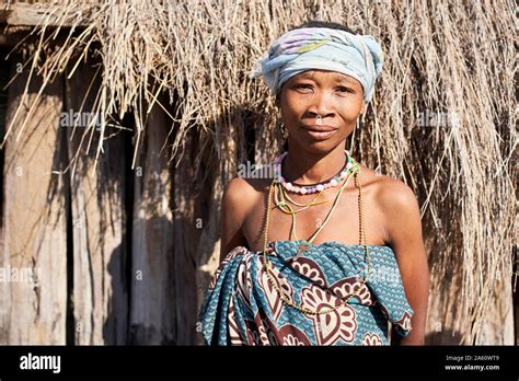 Khoisan african hi-res stock photography and images - Alamy