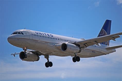 N401UA: United Airlines Airbus A320-200 (Oldest In Fleet)